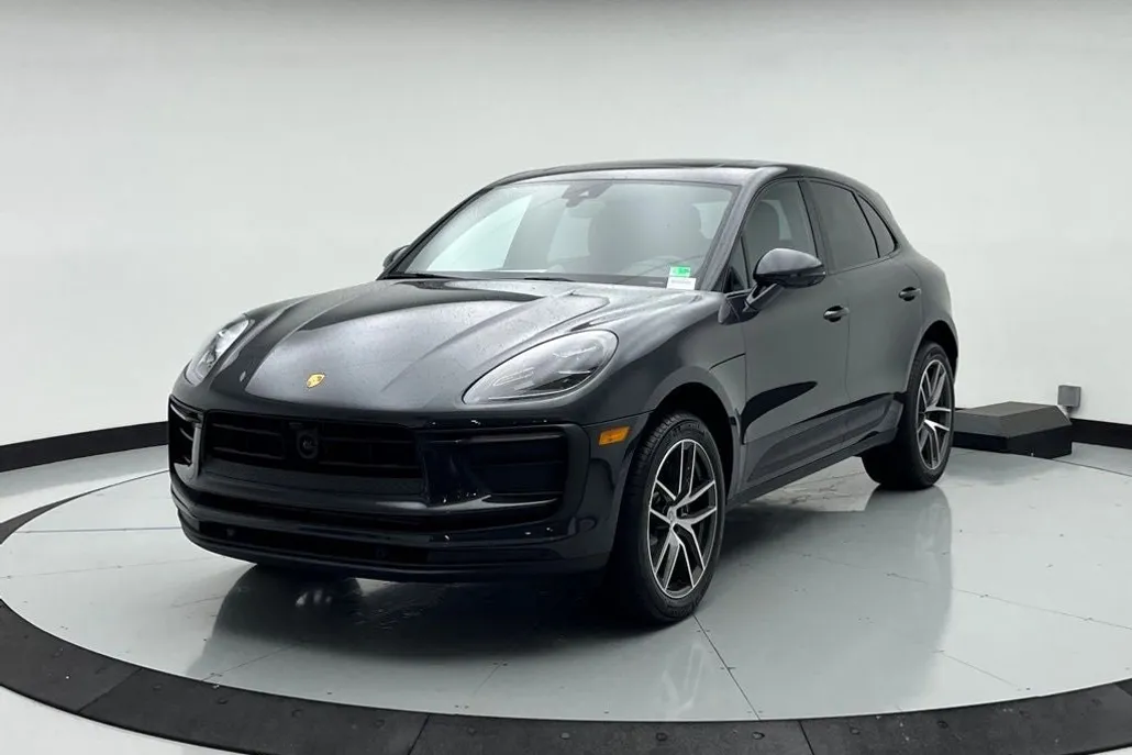 2025 Porsche Macan Base photo 1