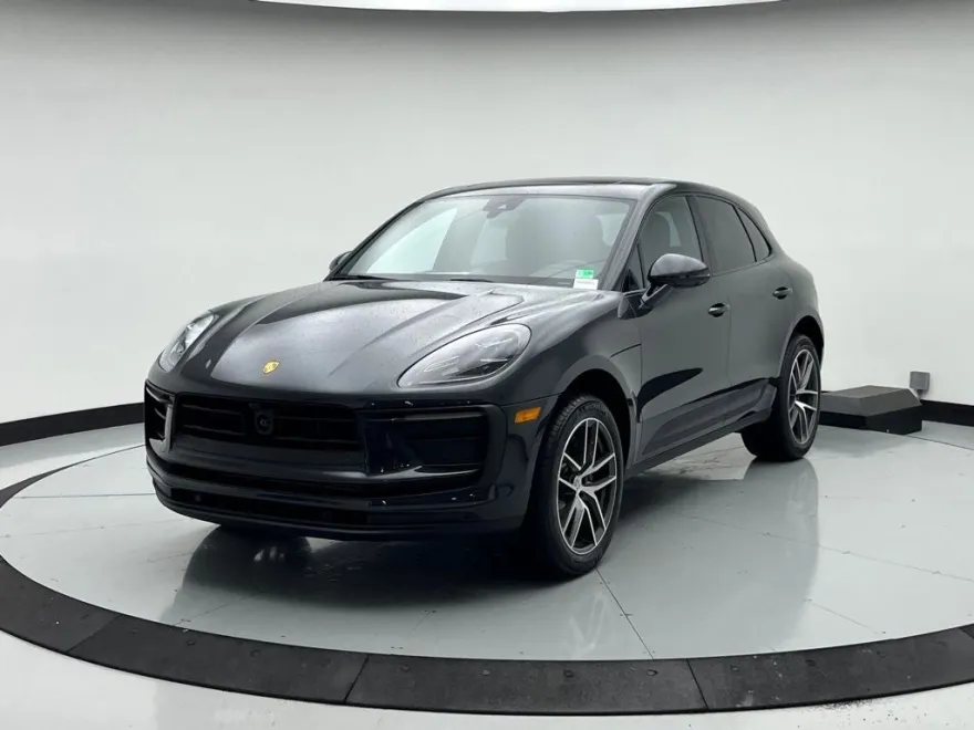 2025 Porsche Macan Base photo 1