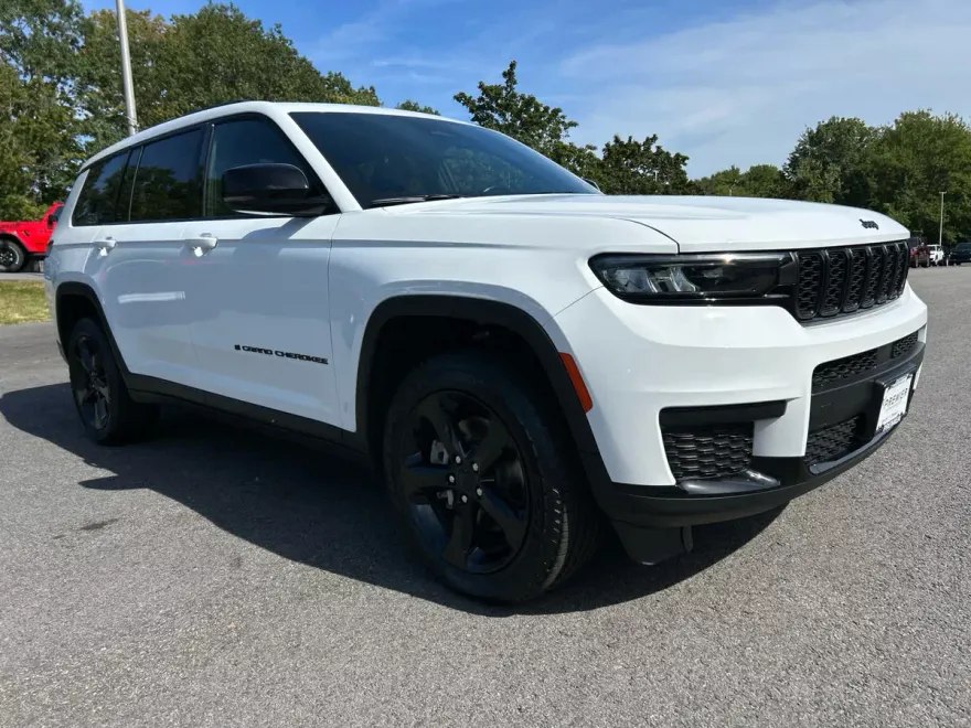 2022 Jeep Cherokee Laredo photo 1