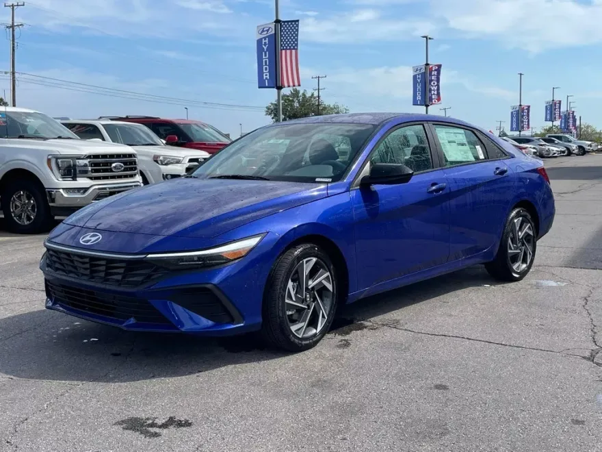 2025 Hyundai Elantra SEL Sport photo 1