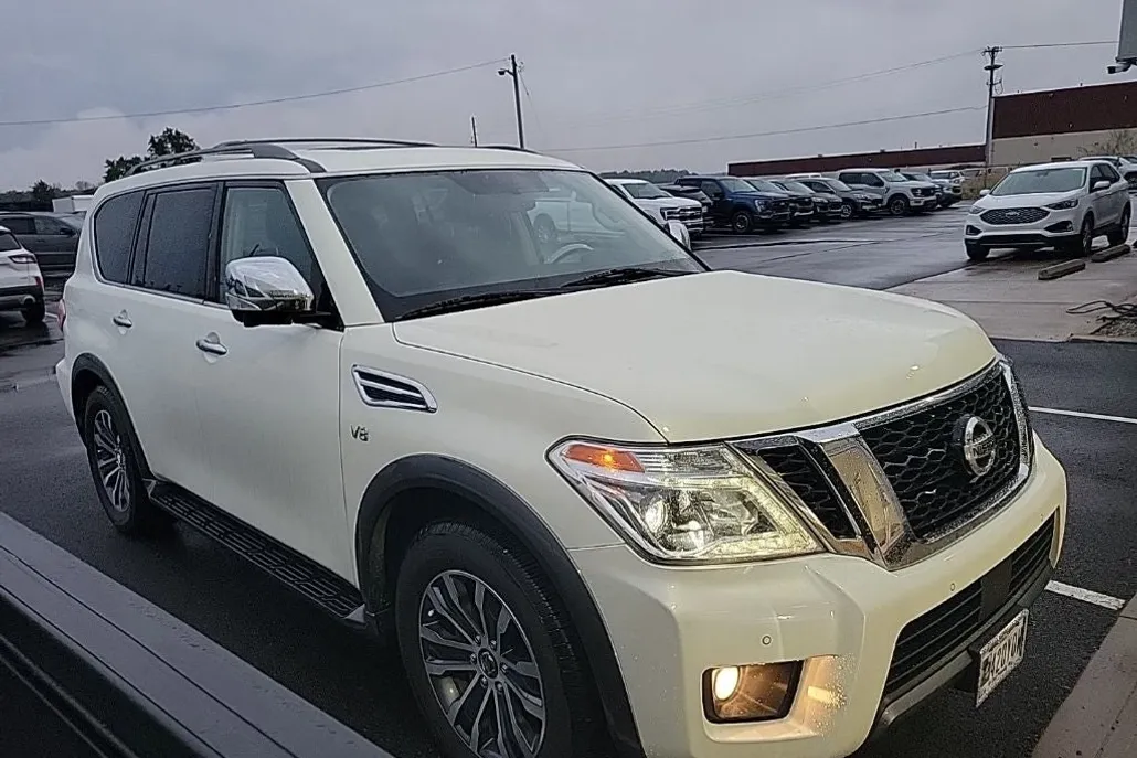 2019 Nissan Armada SL photo 1