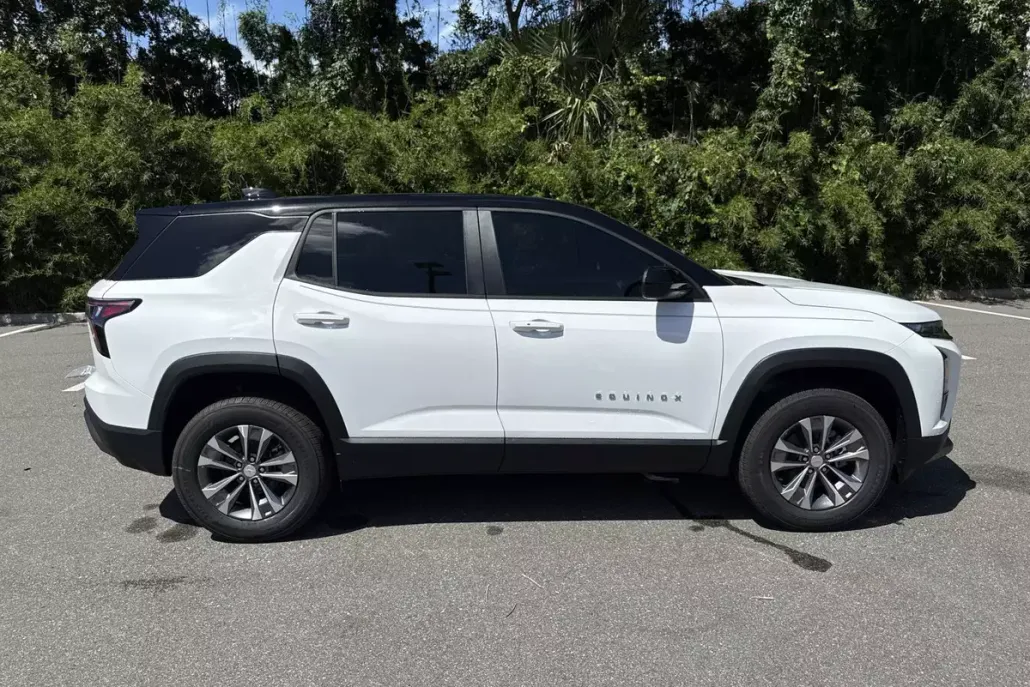 2026 Chevrolet Equinox LT photo 1