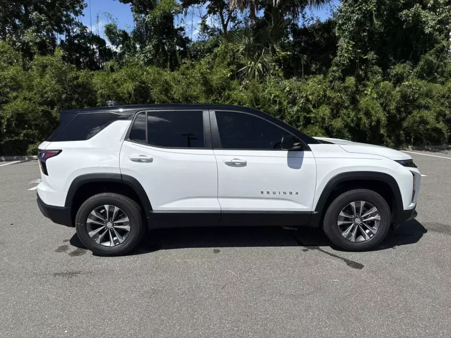 2026 Chevrolet Equinox LT photo 1