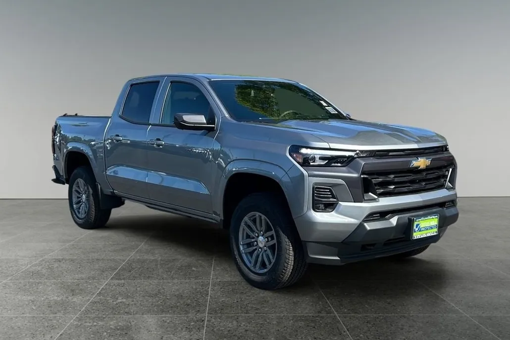 2025 Chevrolet Colorado Work Truck LT photo 1