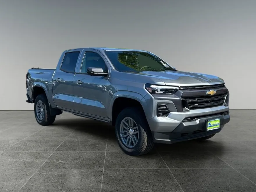 2025 Chevrolet Colorado Work Truck LT photo 1