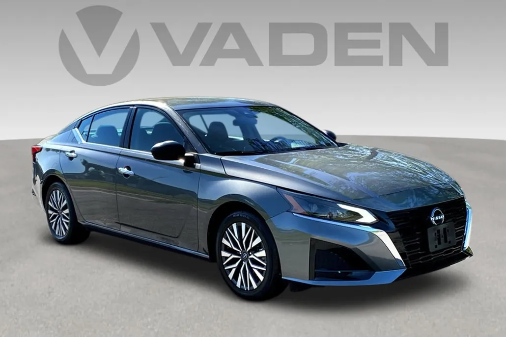 2024 Nissan Altima 2.5 SV photo 1
