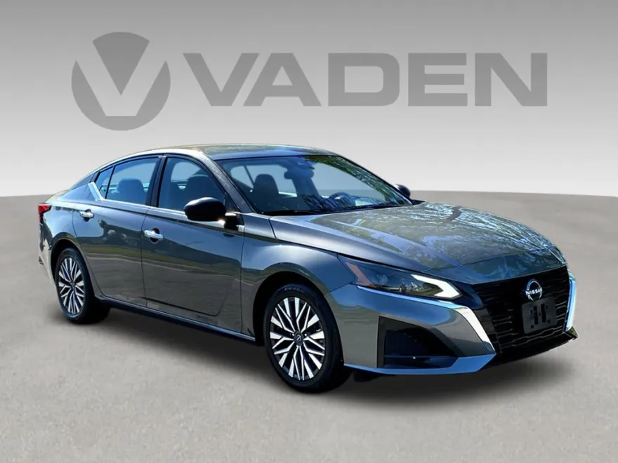 2024 Nissan Altima 2.5 SV photo 1