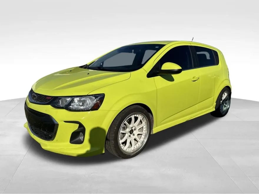 2019 Chevrolet Sonic LT photo 1