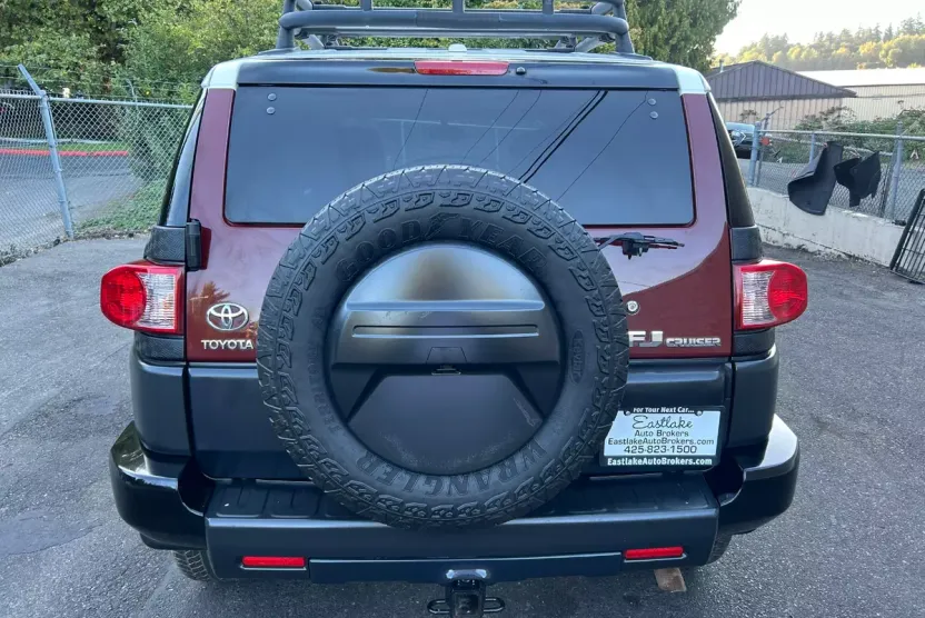 2011 Toyota FJ Cruiser Base photo 1