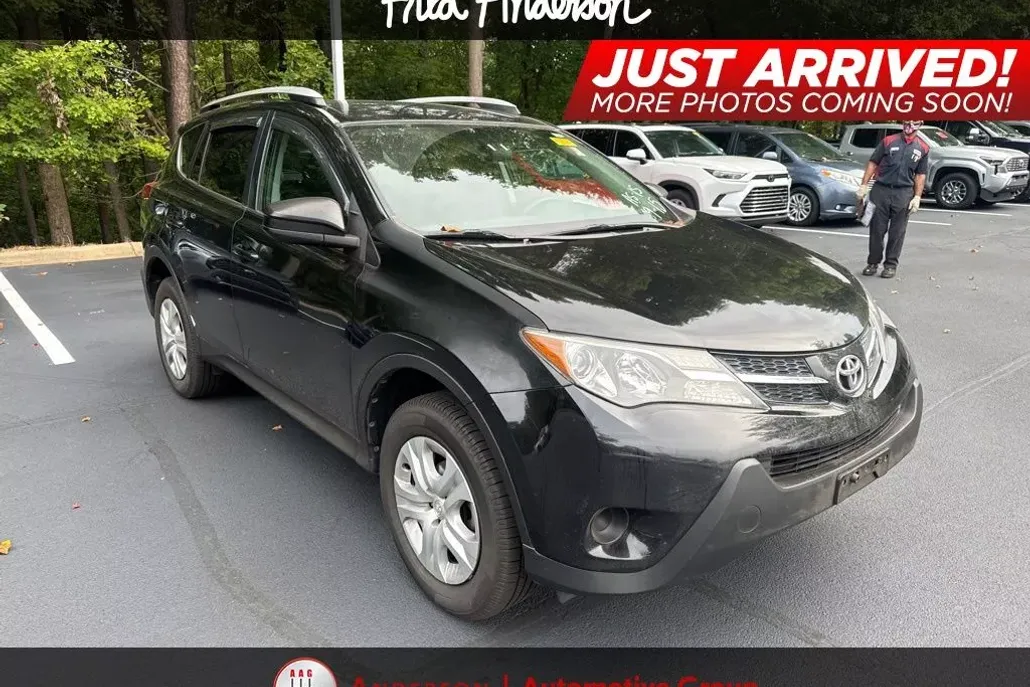 2014 Toyota RAV4 LE photo 1