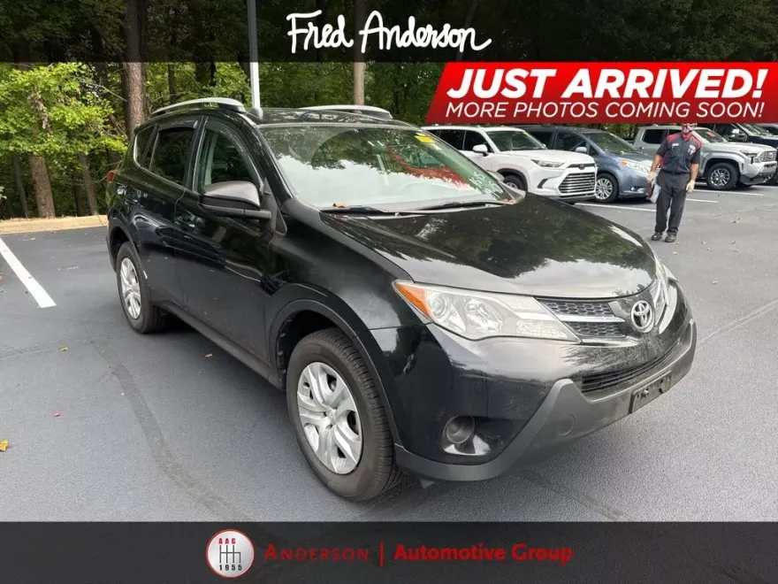 2014 Toyota RAV4 LE photo 1