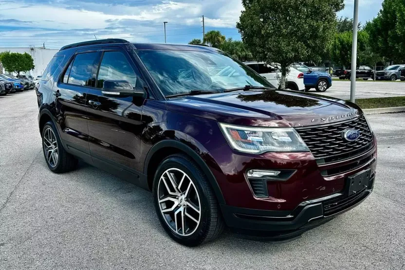 2019 Ford Explorer Sport photo 1