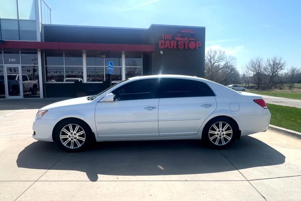2010 Toyota Avalon XL photo 1