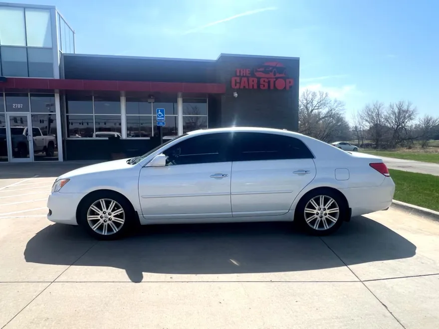 2010 Toyota Avalon XL photo 1