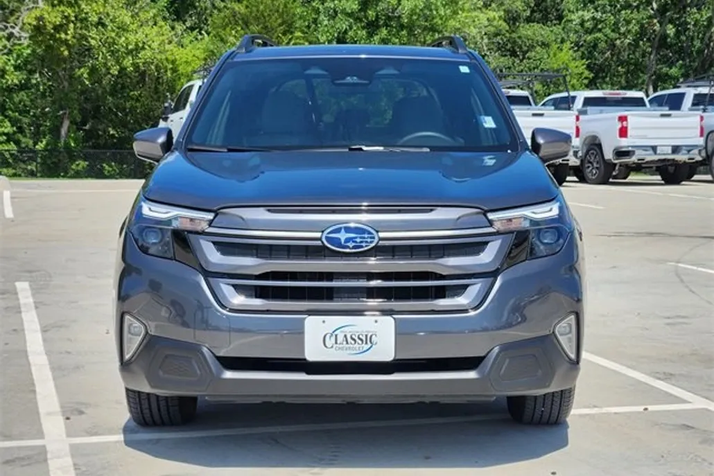 2025 Subaru Forester Premium photo 1
