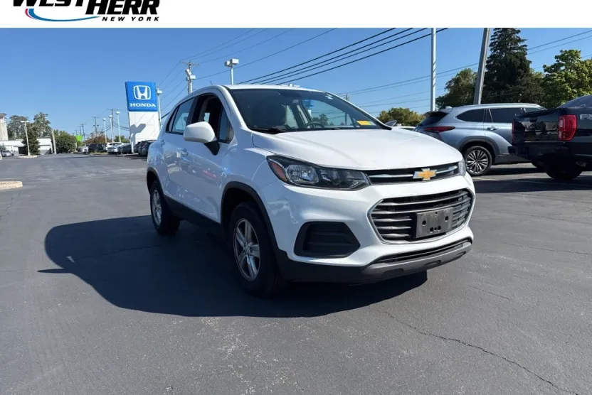 2018 Chevrolet Trax LS photo 1