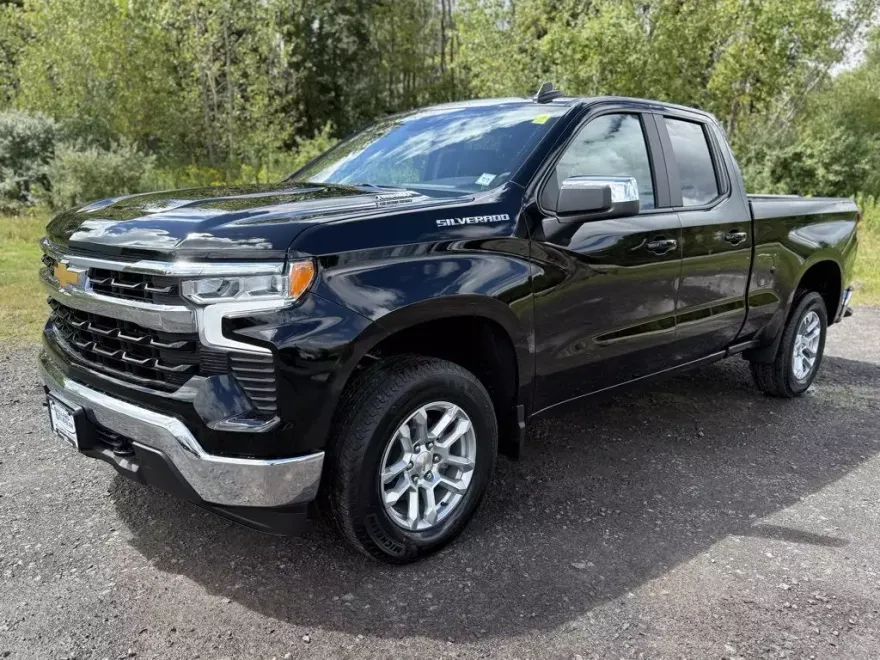2026 Chevrolet Silverado 1500 LT photo 1