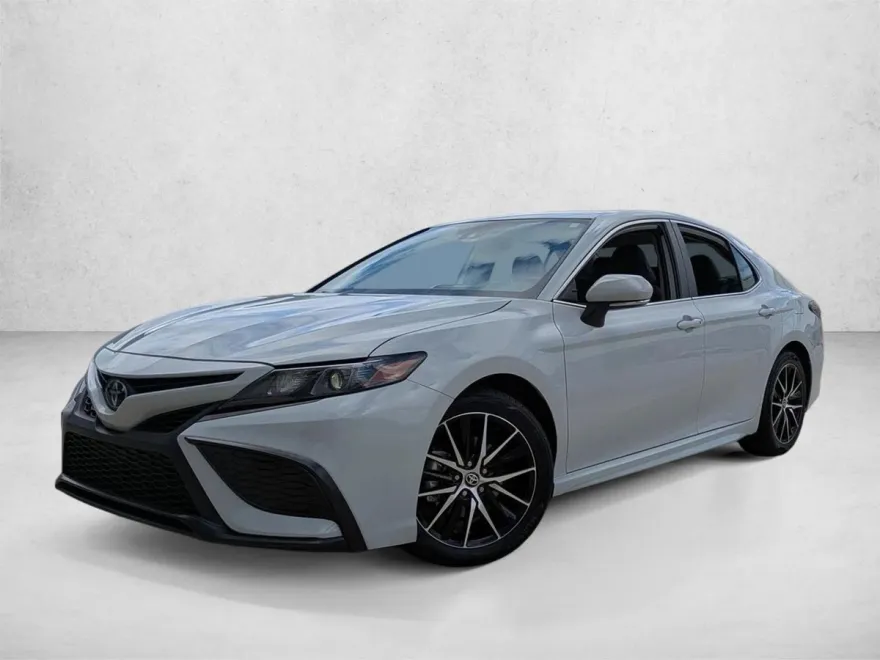 2024 Toyota Camry SE photo 1