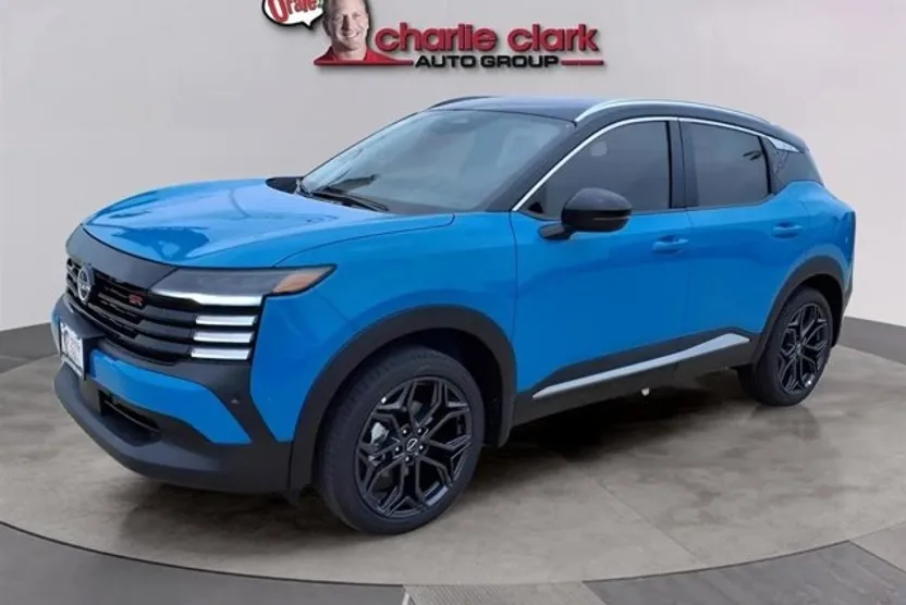 2025 Nissan Kicks SR photo 1