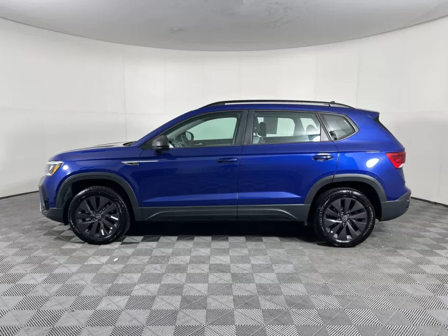 2024 Volkswagen Taos S photo 1