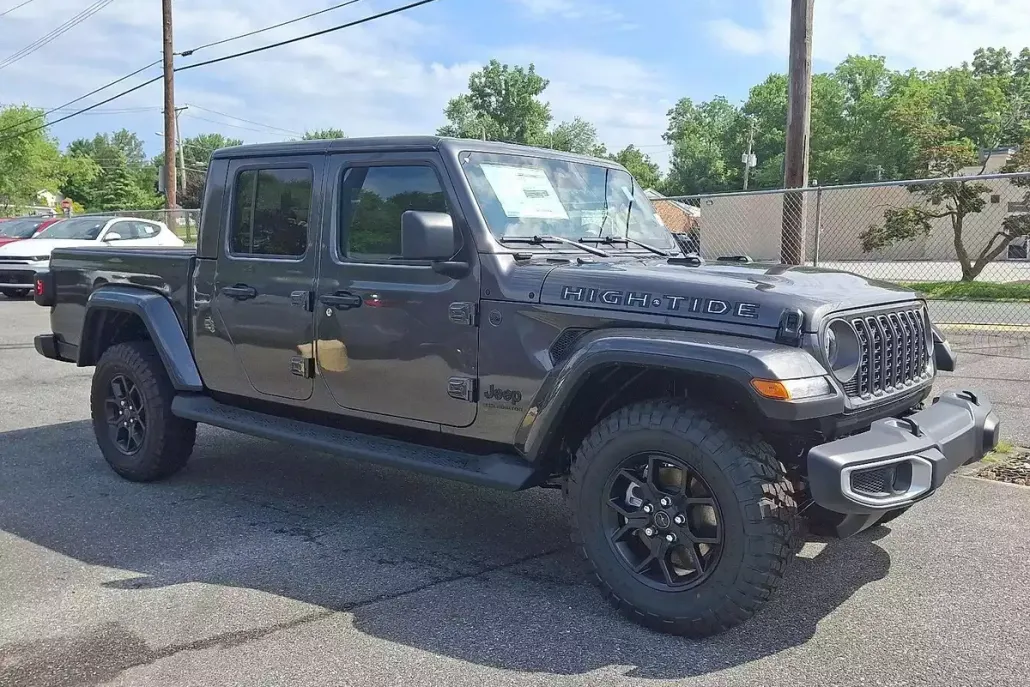 2025 Jeep Gladiator Sport photo 1