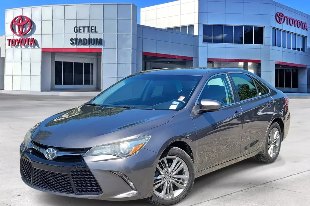 2015 Toyota Camry SE photo 1