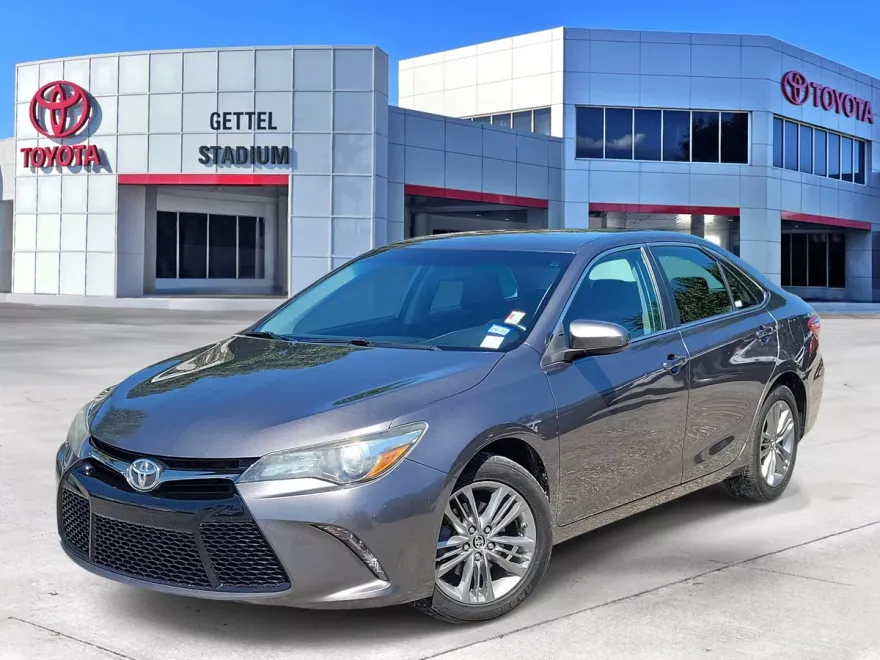 2015 Toyota Camry SE photo 1