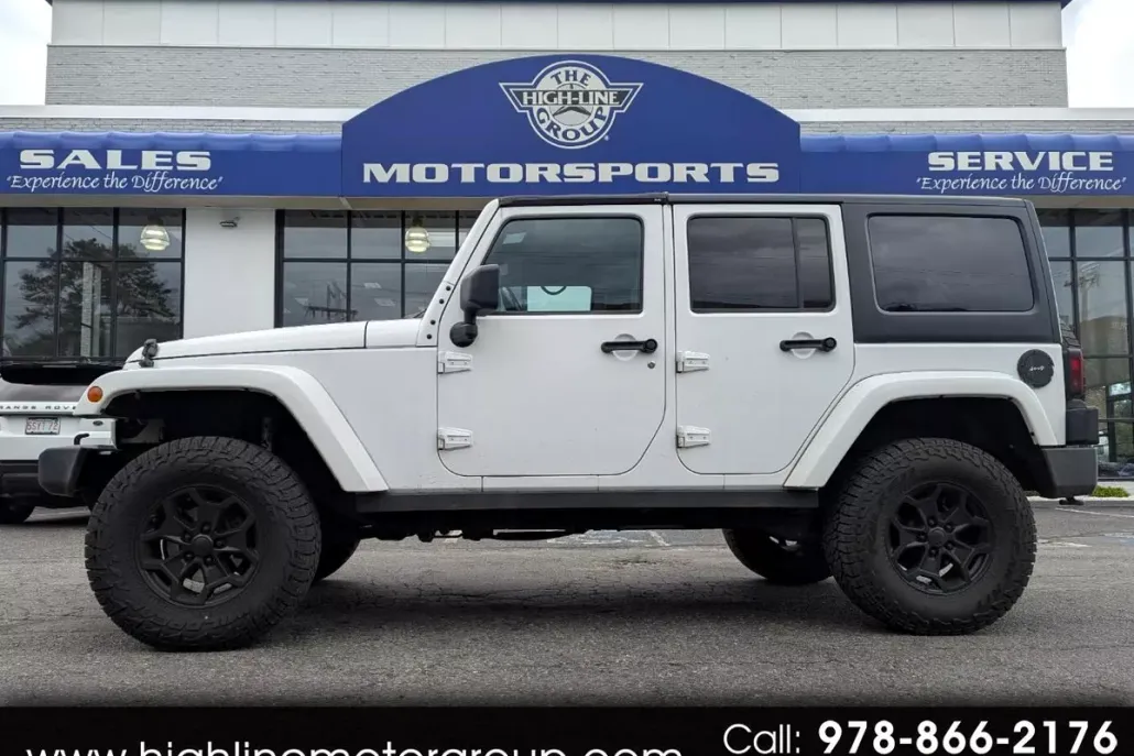2015 Jeep Wrangler Unlimited Sahara photo 1
