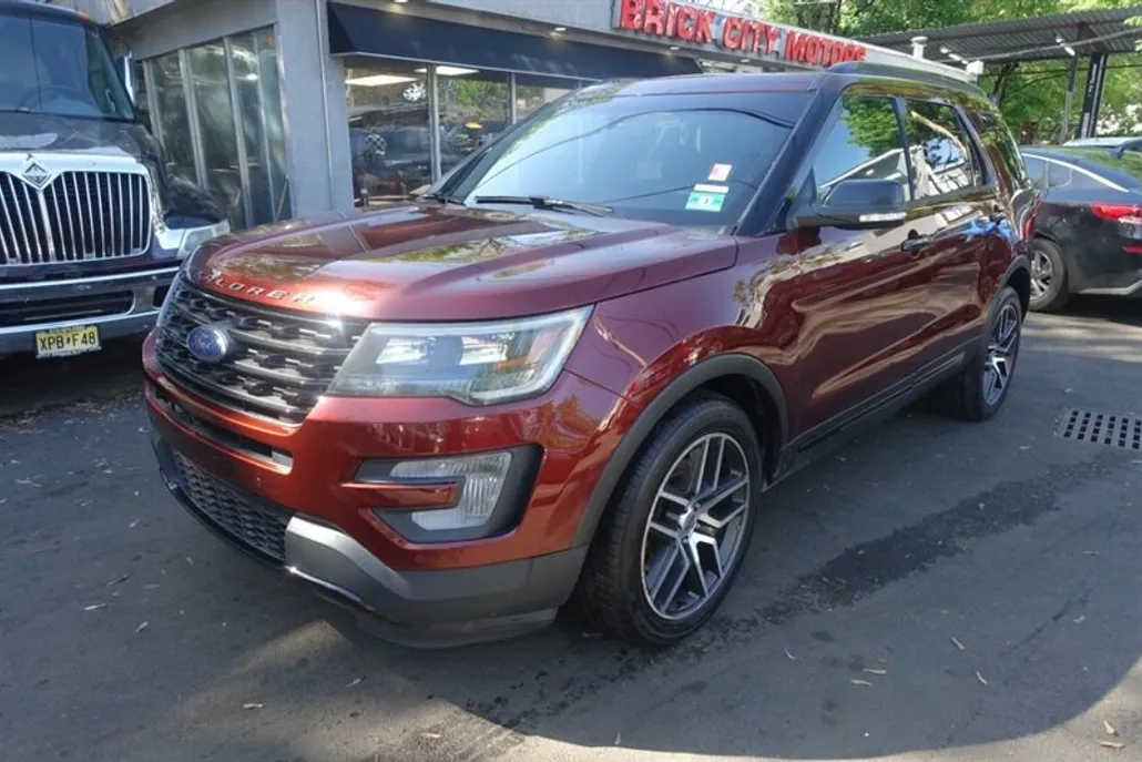 2016 Ford Explorer Sport photo 1