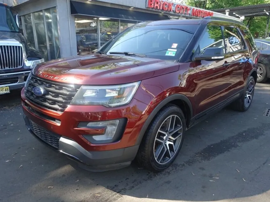 2016 Ford Explorer Sport photo 1