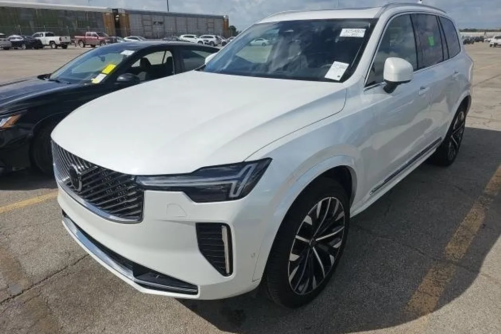 2025 Volvo XC90 Plus photo 1