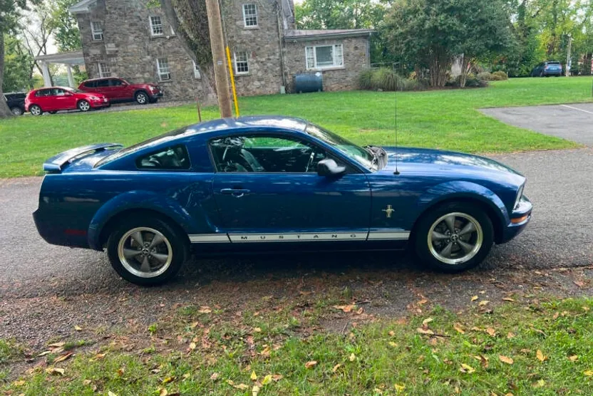 2006 Ford Mustang V6 Premium photo 1