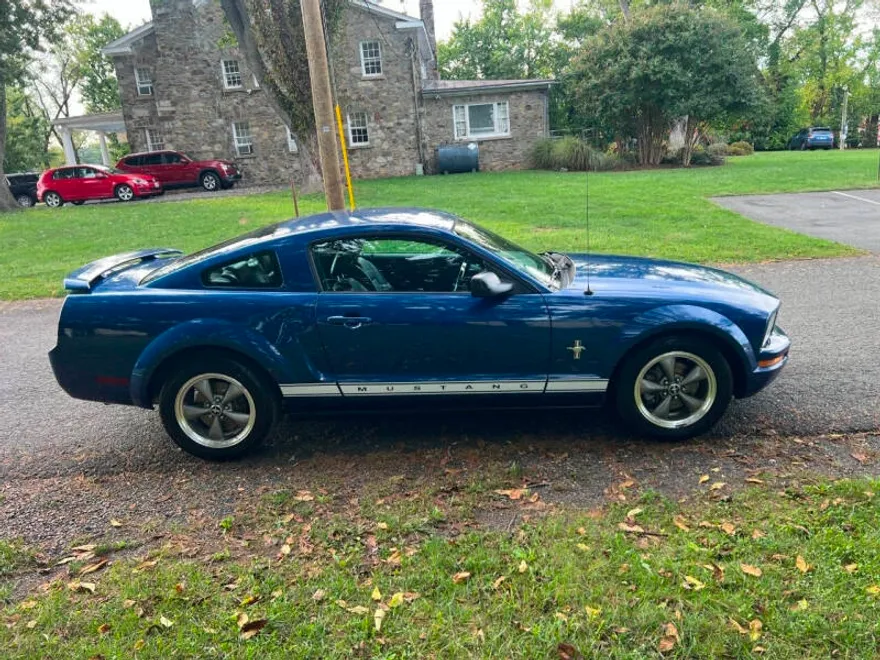 2006 Ford Mustang V6 Premium photo 1