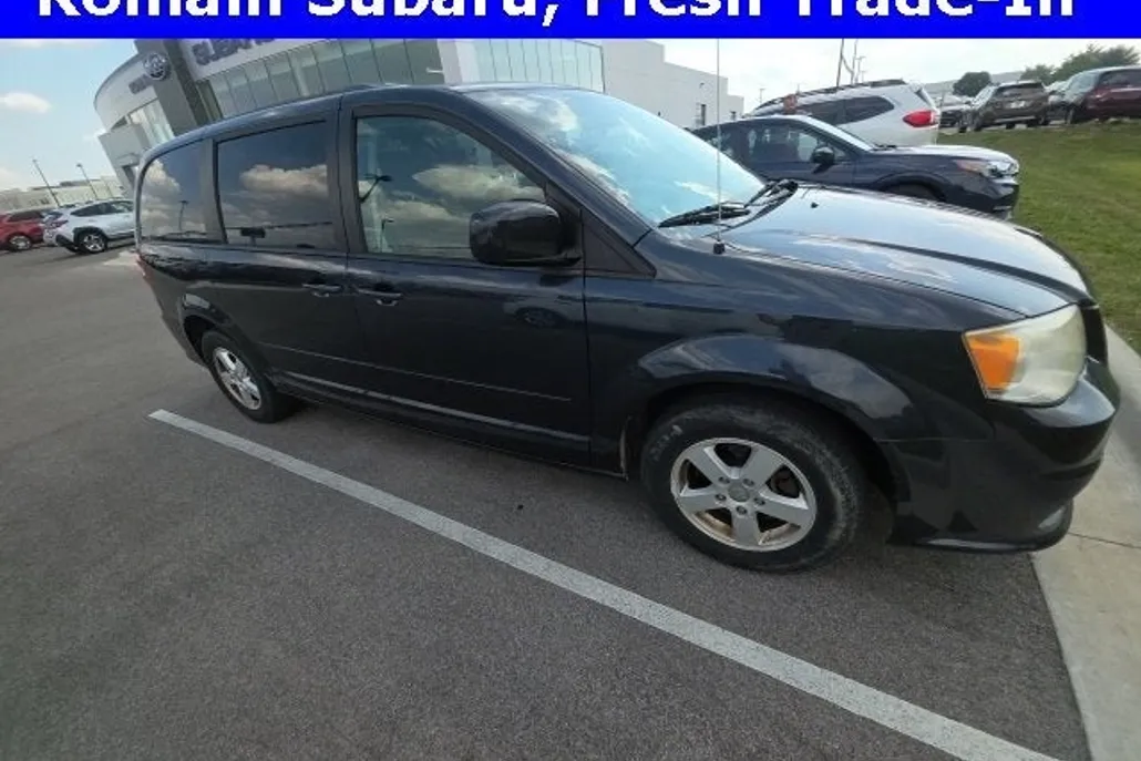 2013 Dodge Grand Caravan SXT photo 1