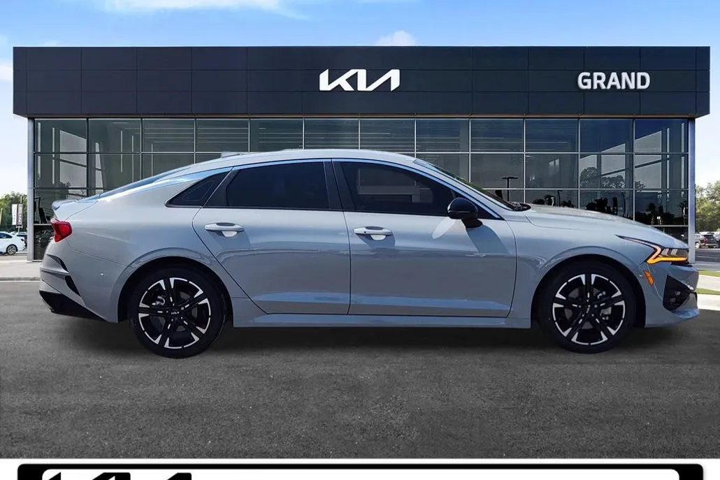 2024 Kia K5 GT-Line photo 1