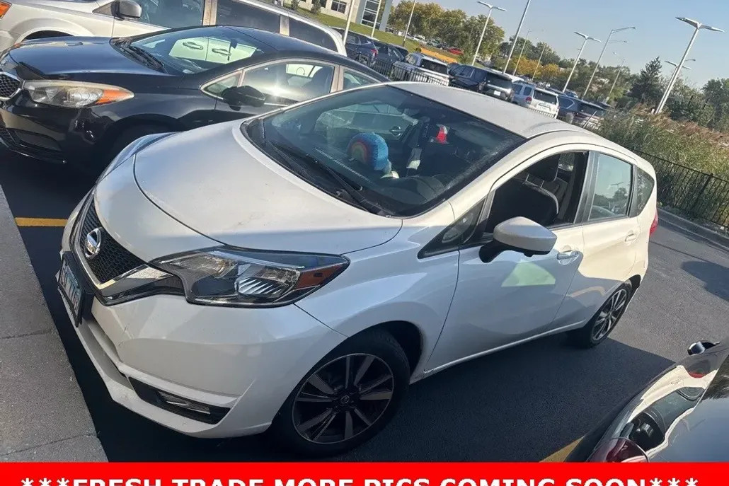 2017 Nissan Versa Note SL photo 1
