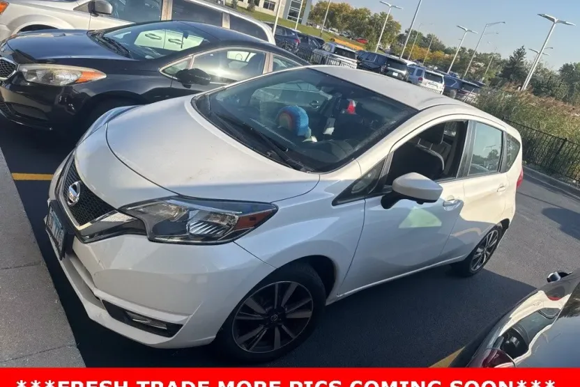 2017 Nissan Versa Note SL photo 1