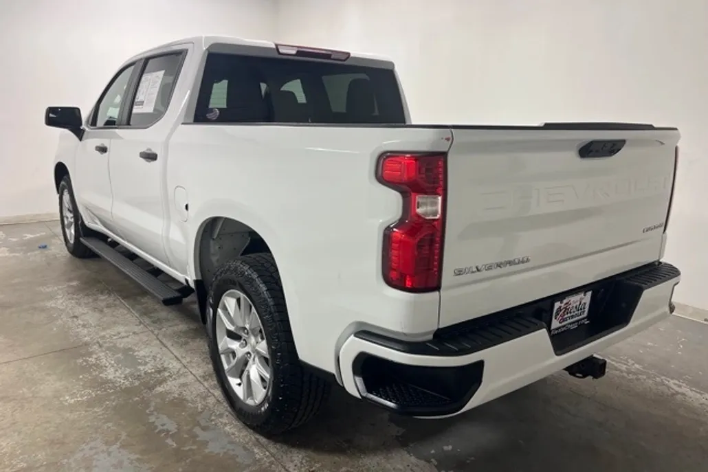 2023 Chevrolet Silverado 1500 Custom photo 1