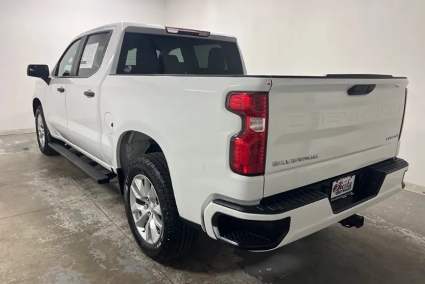 2023 Chevrolet Silverado 1500 Custom photo 1