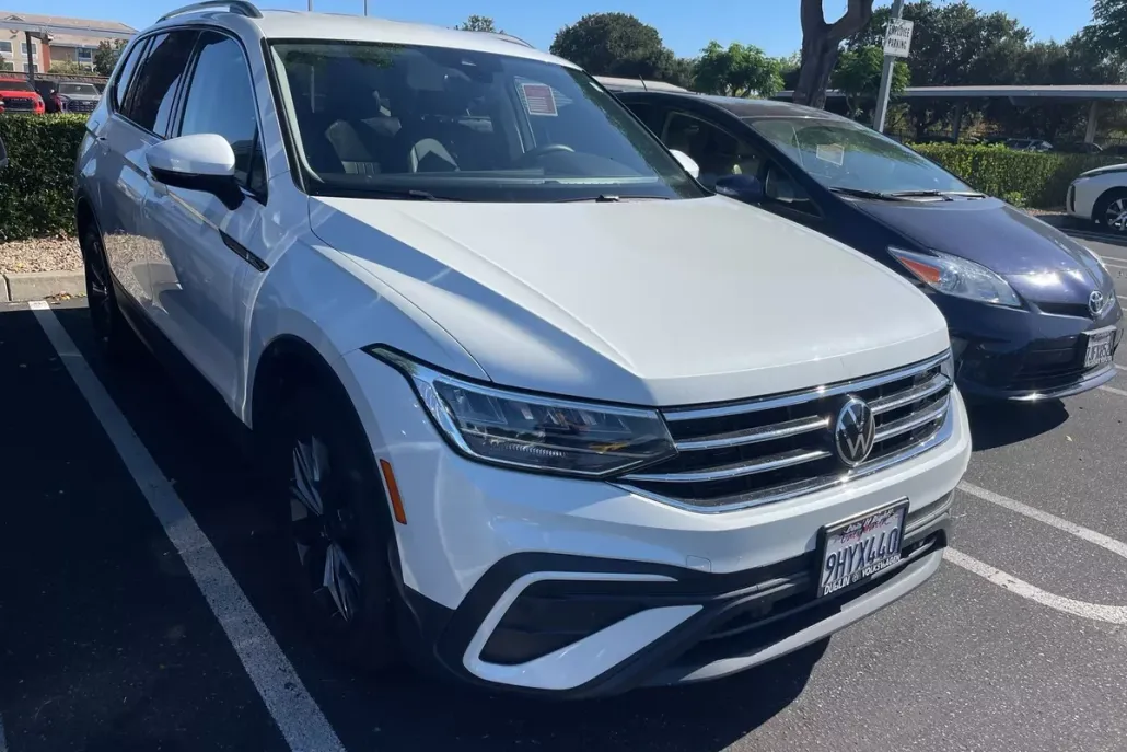 2023 Volkswagen Tiguan SE photo 1