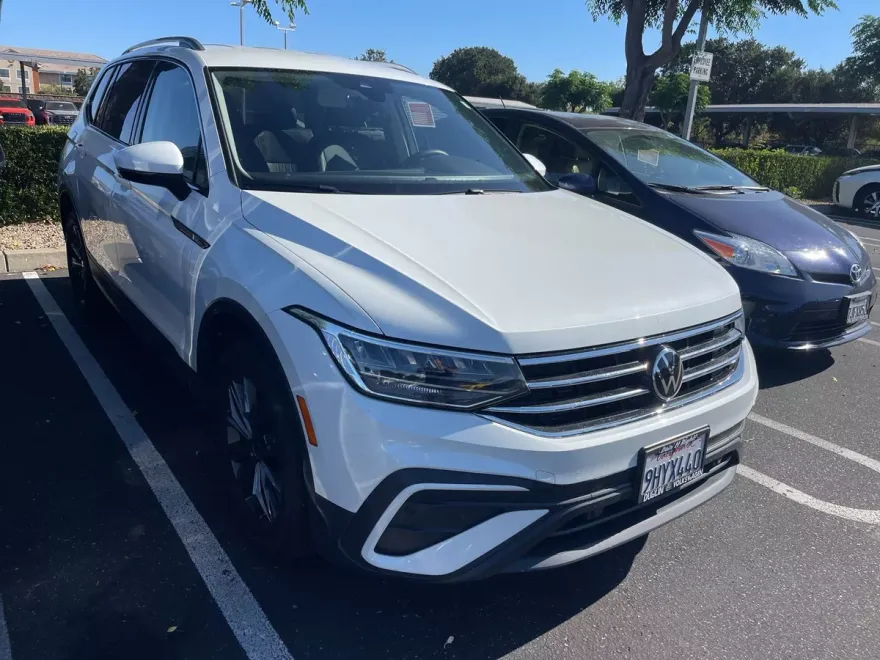 2023 Volkswagen Tiguan SE photo 1
