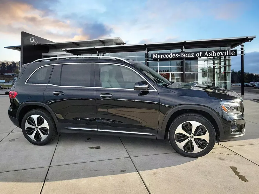 2024 Mercedes Benz GLB 250 4MATIC photo 1