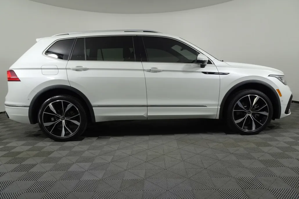 2022 Volkswagen Tiguan SEL Premium R-Line photo 1