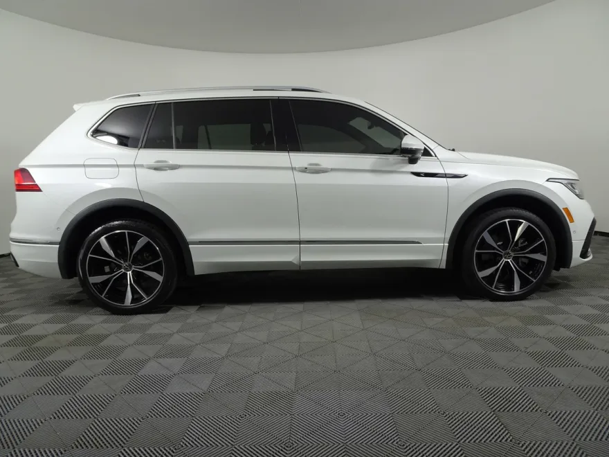2022 Volkswagen Tiguan SEL Premium R-Line photo 1