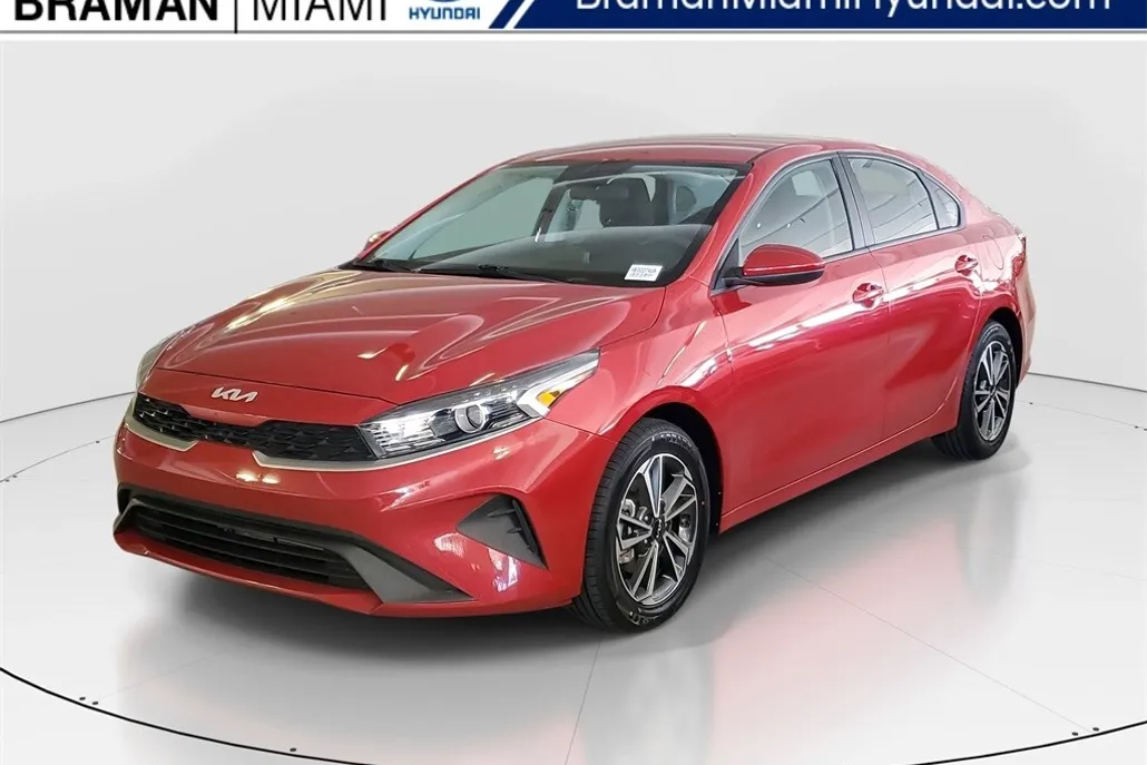 2022 Kia Forte LXS photo 1
