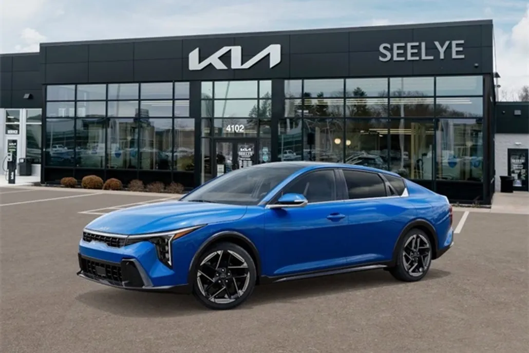 2025 Kia K4 GT-Line photo 1