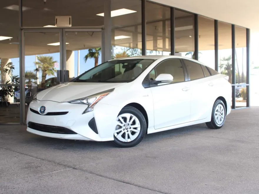 2016 Toyota Prius Two photo 1