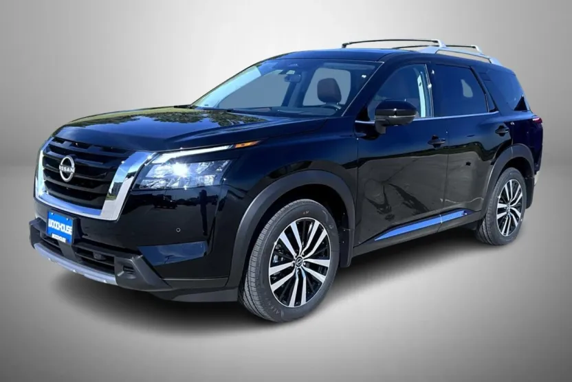 2025 Nissan Pathfinder Platinum photo 1