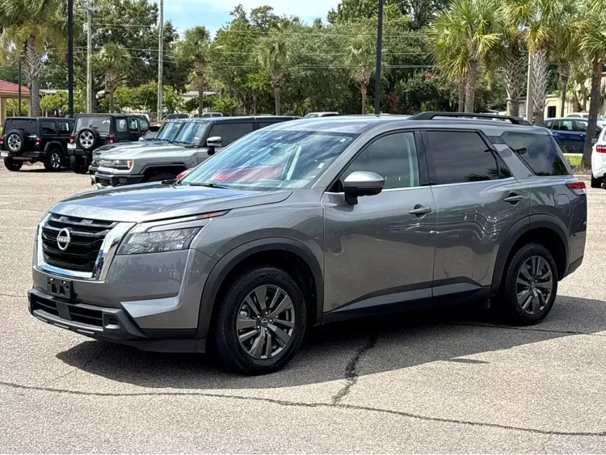 2024 Nissan Pathfinder SV photo 1