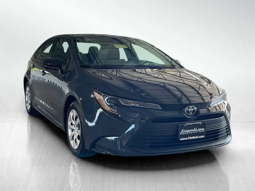 2025 Toyota Corolla LE photo 1